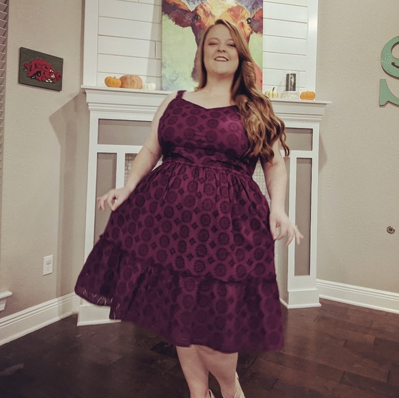 Meet your Posher, Katy - Picture 2 of 2